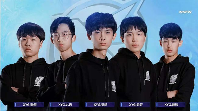 两位年轻的 两位年轻的